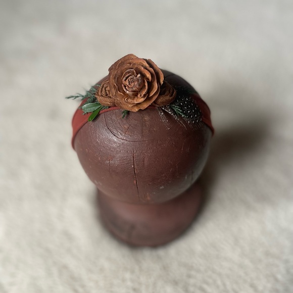‘Redwood’ Rust Pine Cone Rose Tie Back Headband - Picture 4 of 9